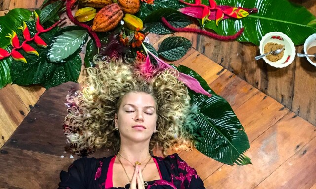 MEDITERER: Yoga og meditasjon kan helbrede kroppen på så mange flere måter enn hva folk tror, ifølge Maiken Wahlstrøm Nilssen. Foto: Privat MEDITERER: Yoga og meditasjon kan helbrede kroppen på så mange flere måter enn hva folk tror, ifølge Maiken Wahlstrøm Nilssen. Foto: Privat